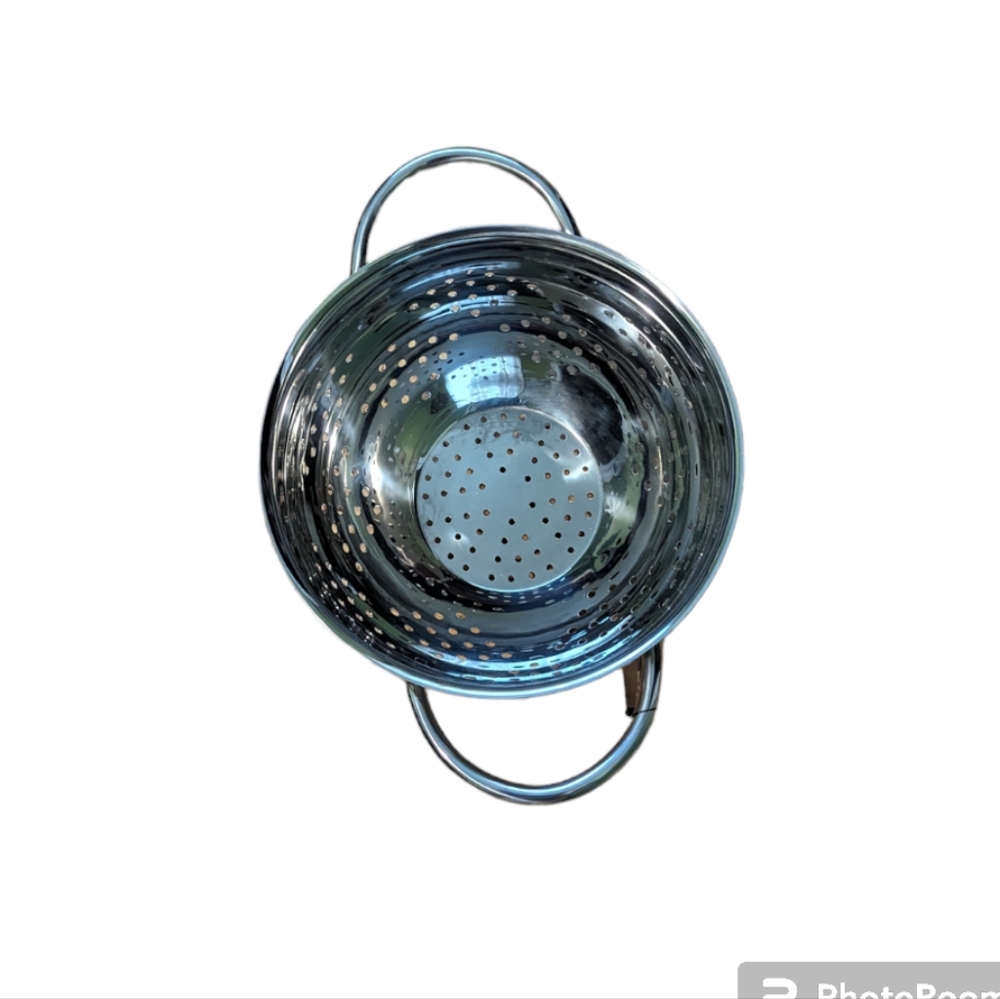 ⭐Host Pick⭐ Metal Colander - Picture 2 of 5